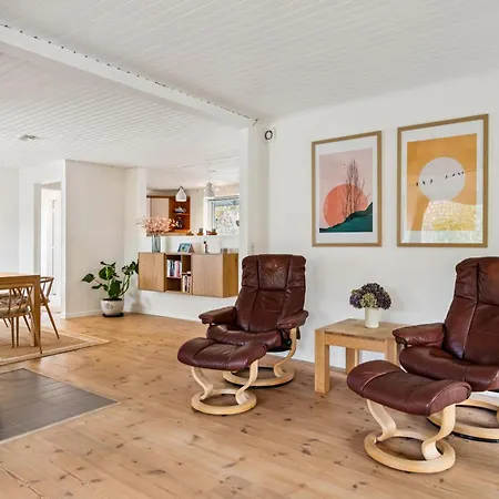 Tatil Evi Flot Nyrenoveret Ved